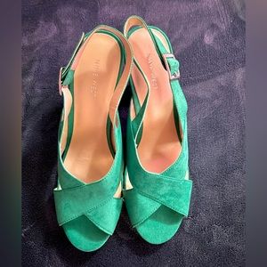 Nine West sea-foam green heels